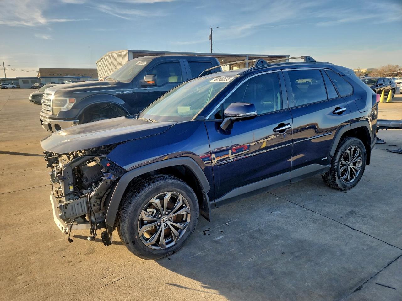Salvage Toyota RAV4 Image