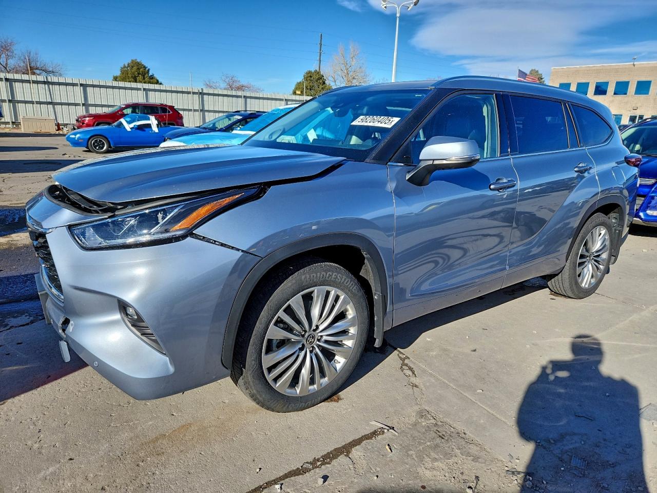 Salvage Toyota Highlander Image