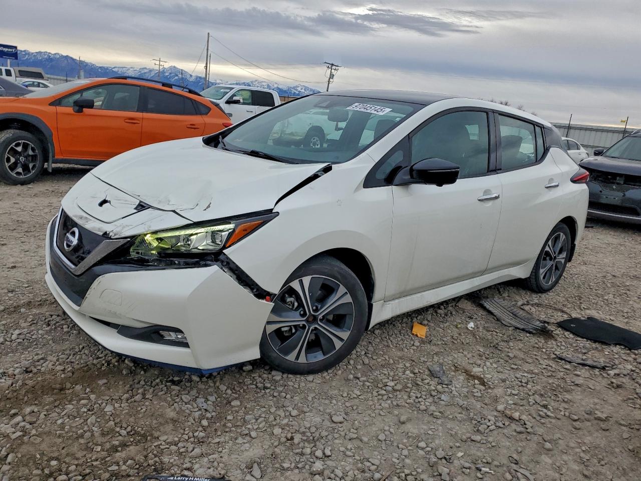 Salvage Nissan LEAF Image