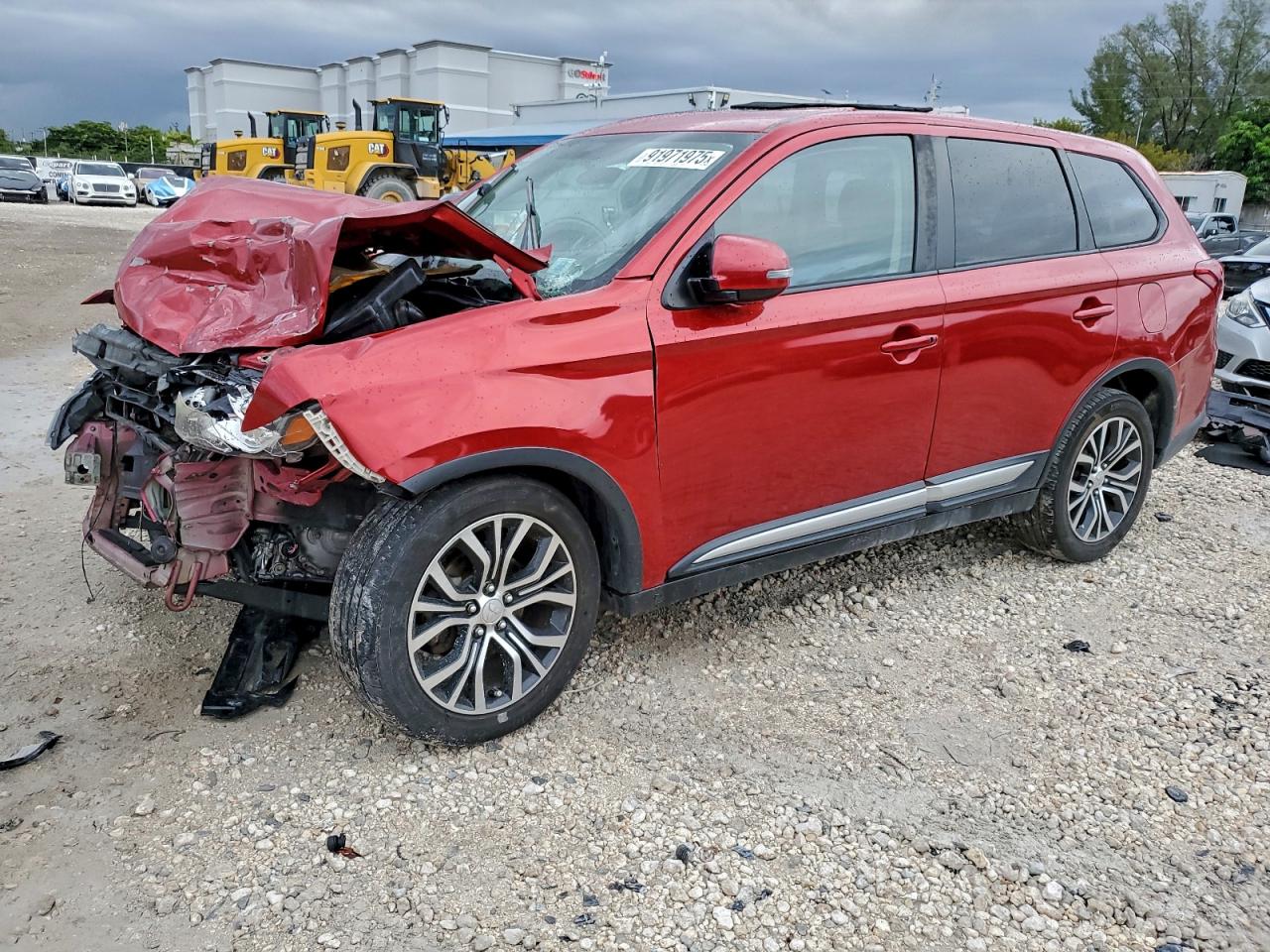 Salvage Mitsubishi Outlander Image