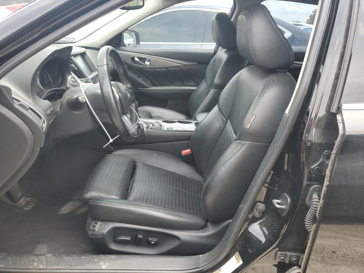 INFINITI Q50 Luxe