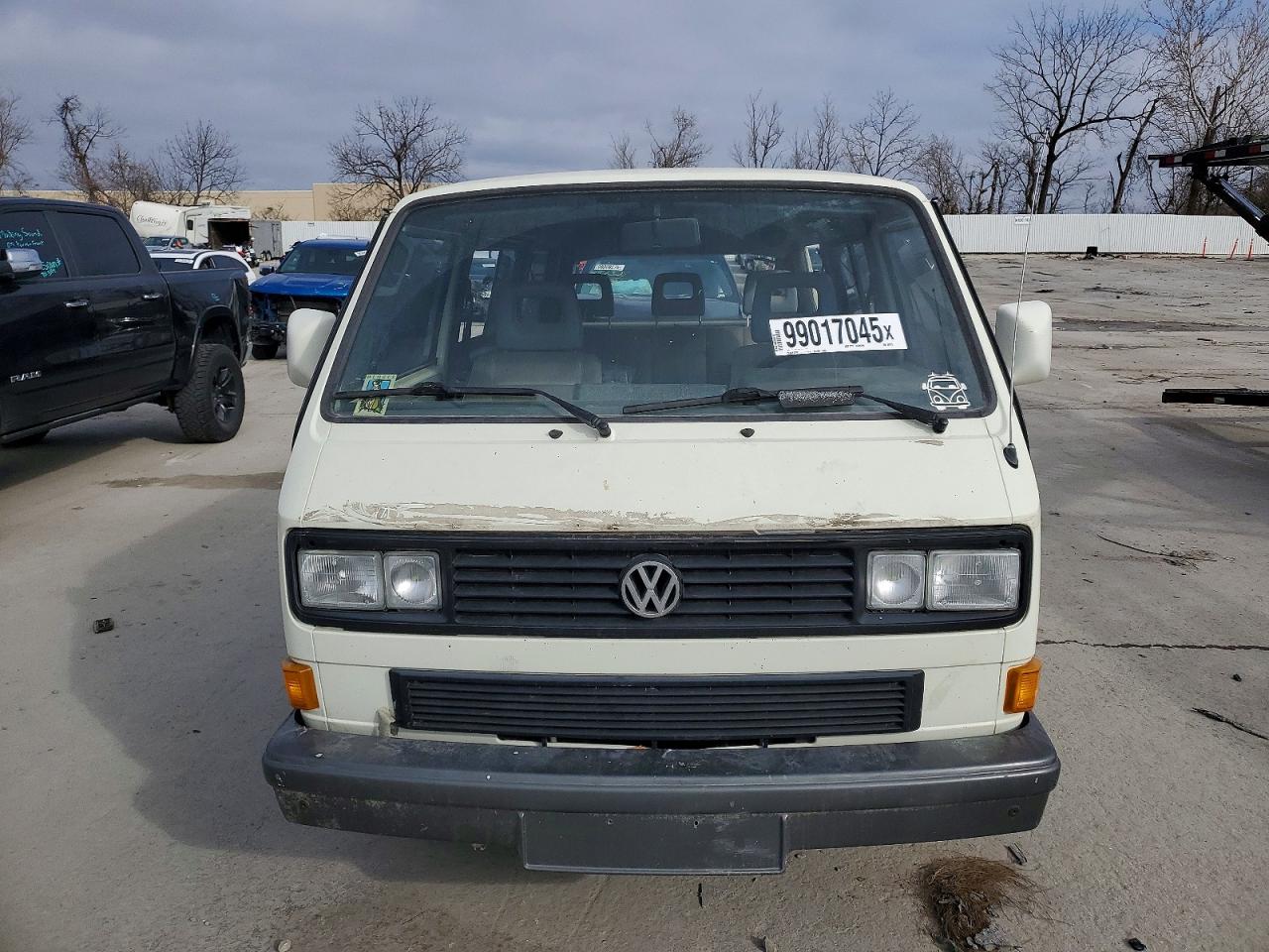 Volkswagen Minivan Bus