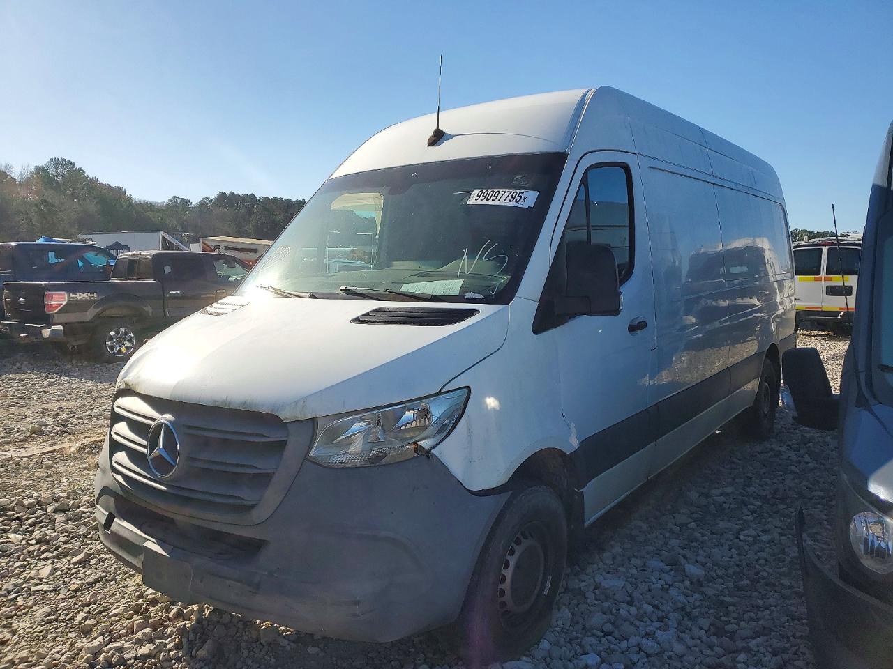Salvage Mercedes-Benz Sprinter Image