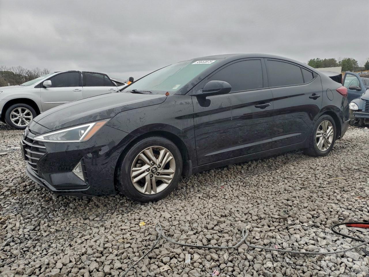Salvage Hyundai ELANTRA Image