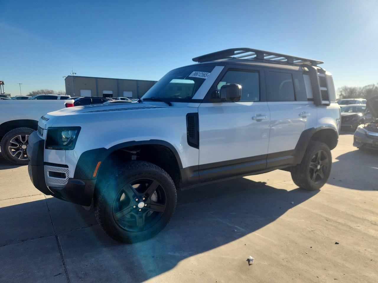 Salvage Land Rover Defender Image