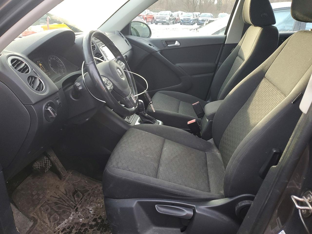Volkswagen Tiguan S
