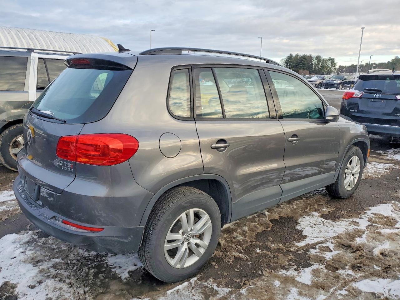 Volkswagen Tiguan S