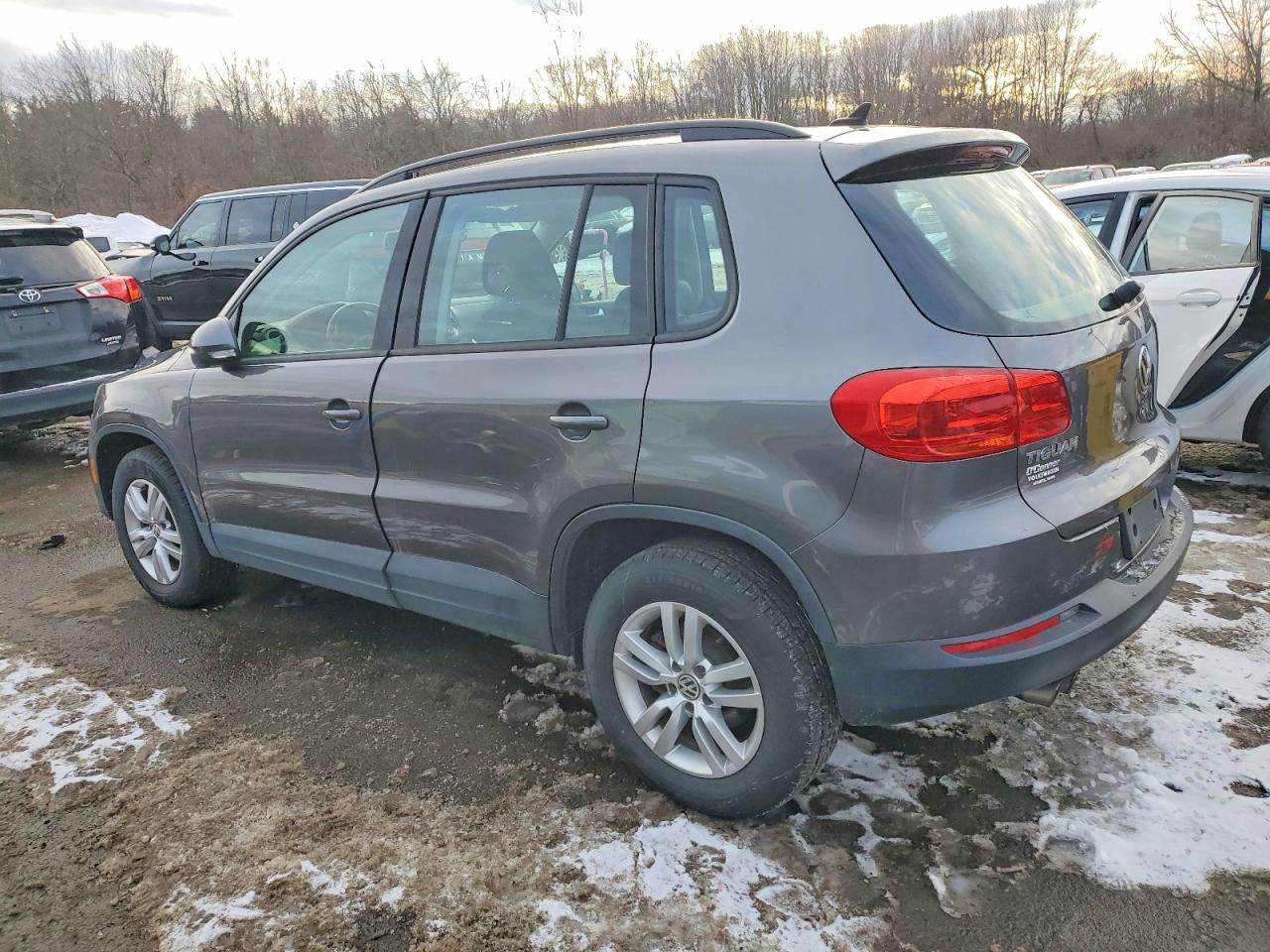 Volkswagen Tiguan S
