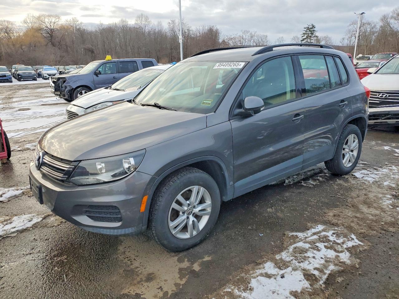 Salvage Volkswagen Tiguan Image