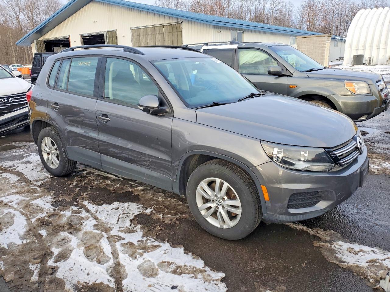 Volkswagen Tiguan S