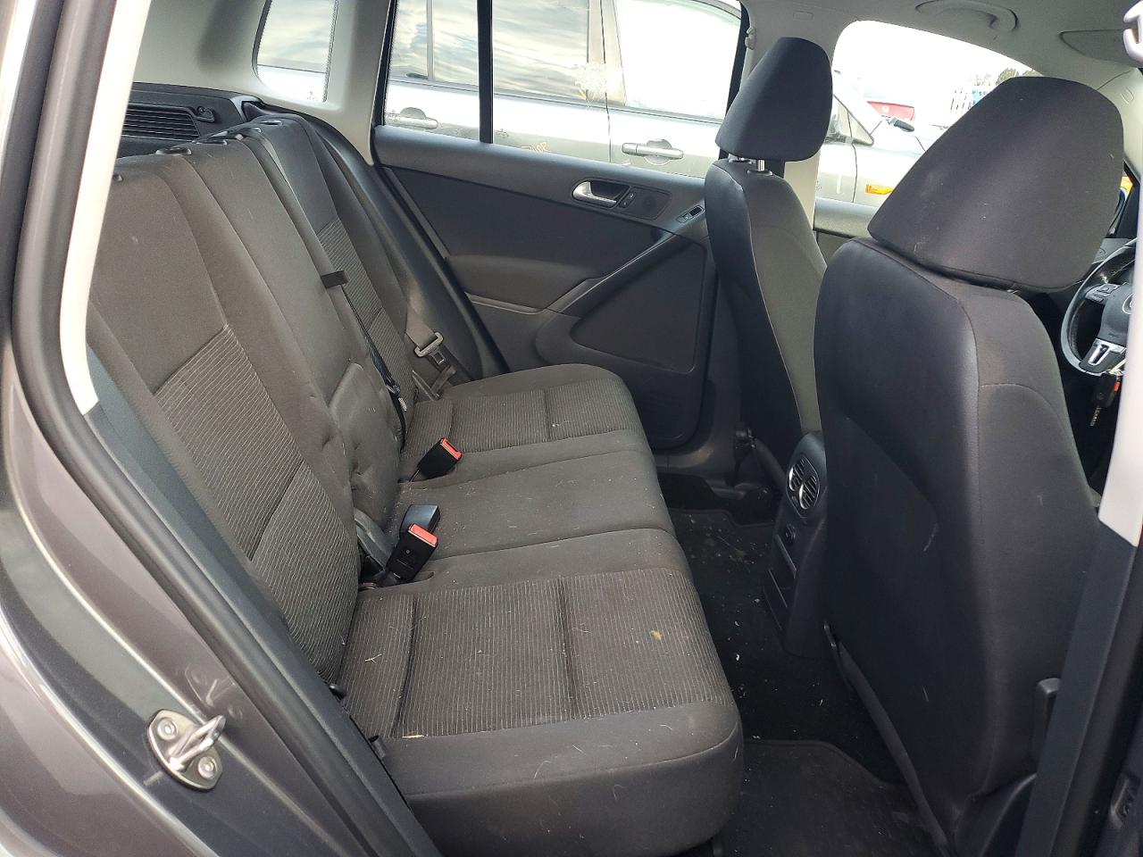 Volkswagen Tiguan S