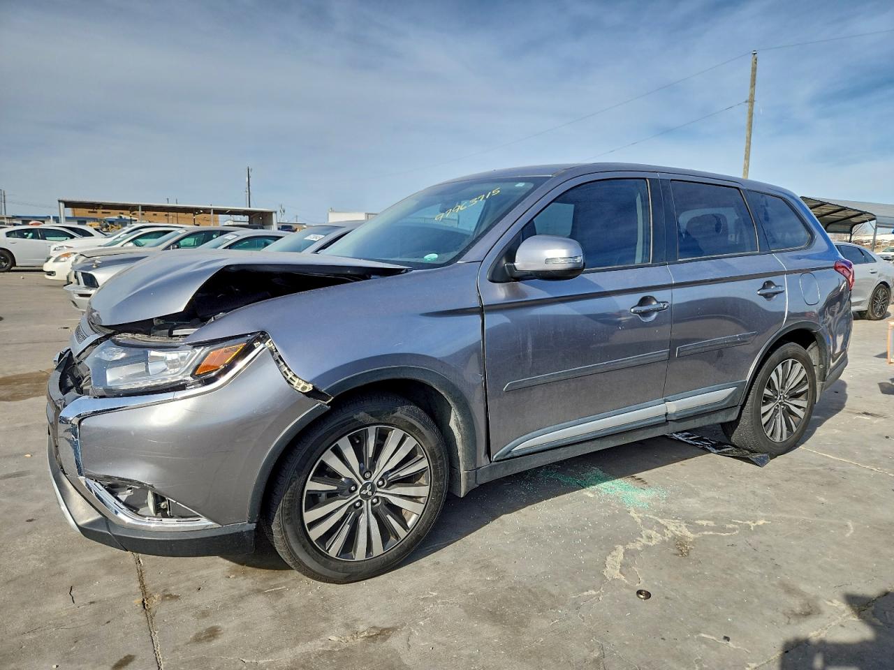 Salvage Mitsubishi Outlander Image