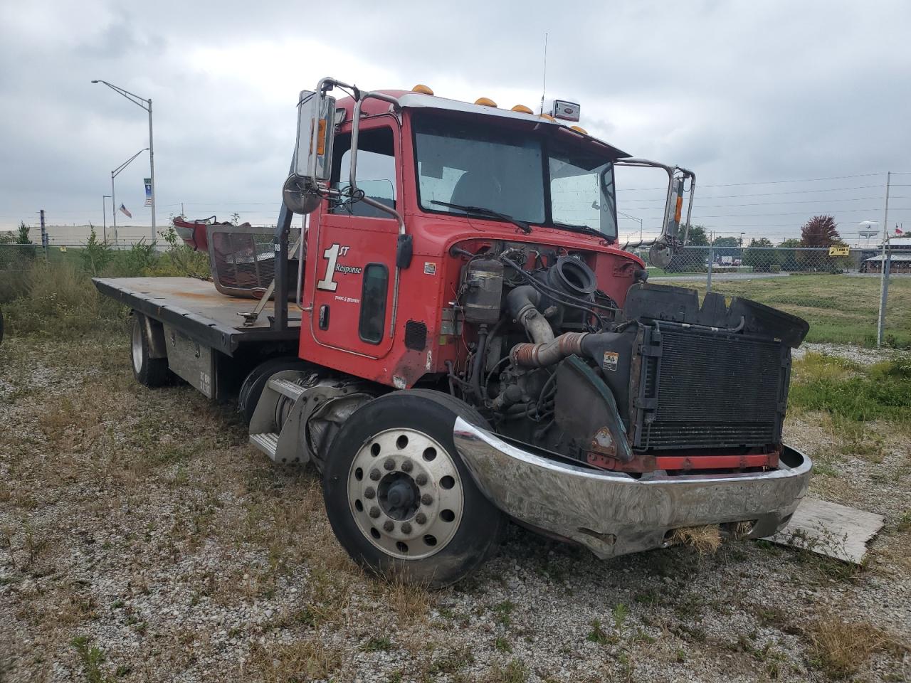 Salvage Peterbilt 337 Image