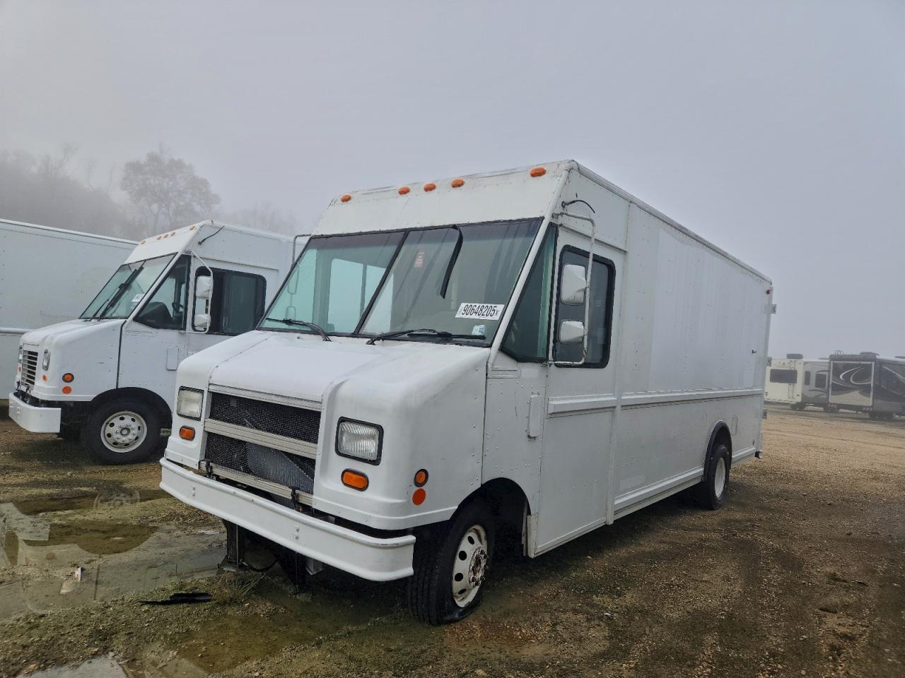 Salvage Ford E-350 Image