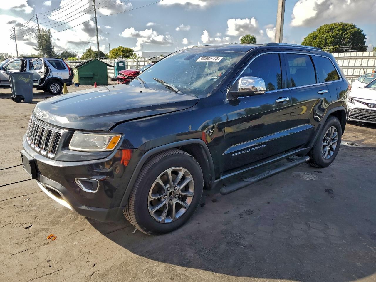 Salvage Jeep Grand Cherokee Image