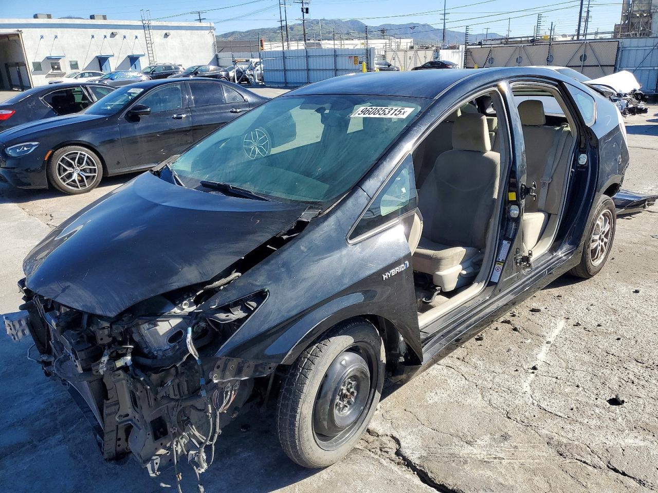 Salvage Toyota Prius Image
