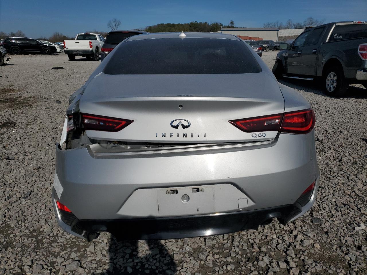 INFINITI Q60 Premium