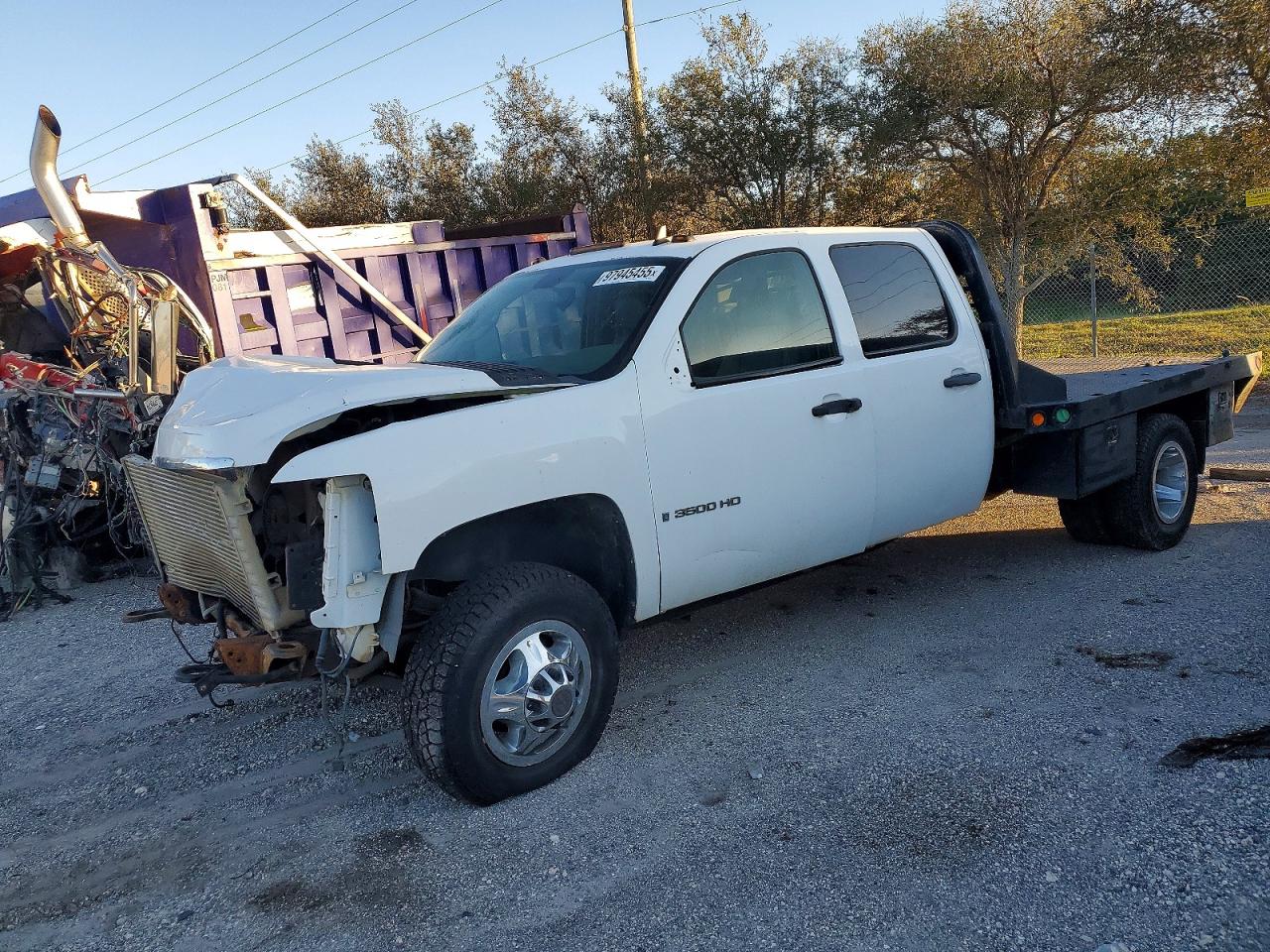 Salvage Chevrolet Silverado Image