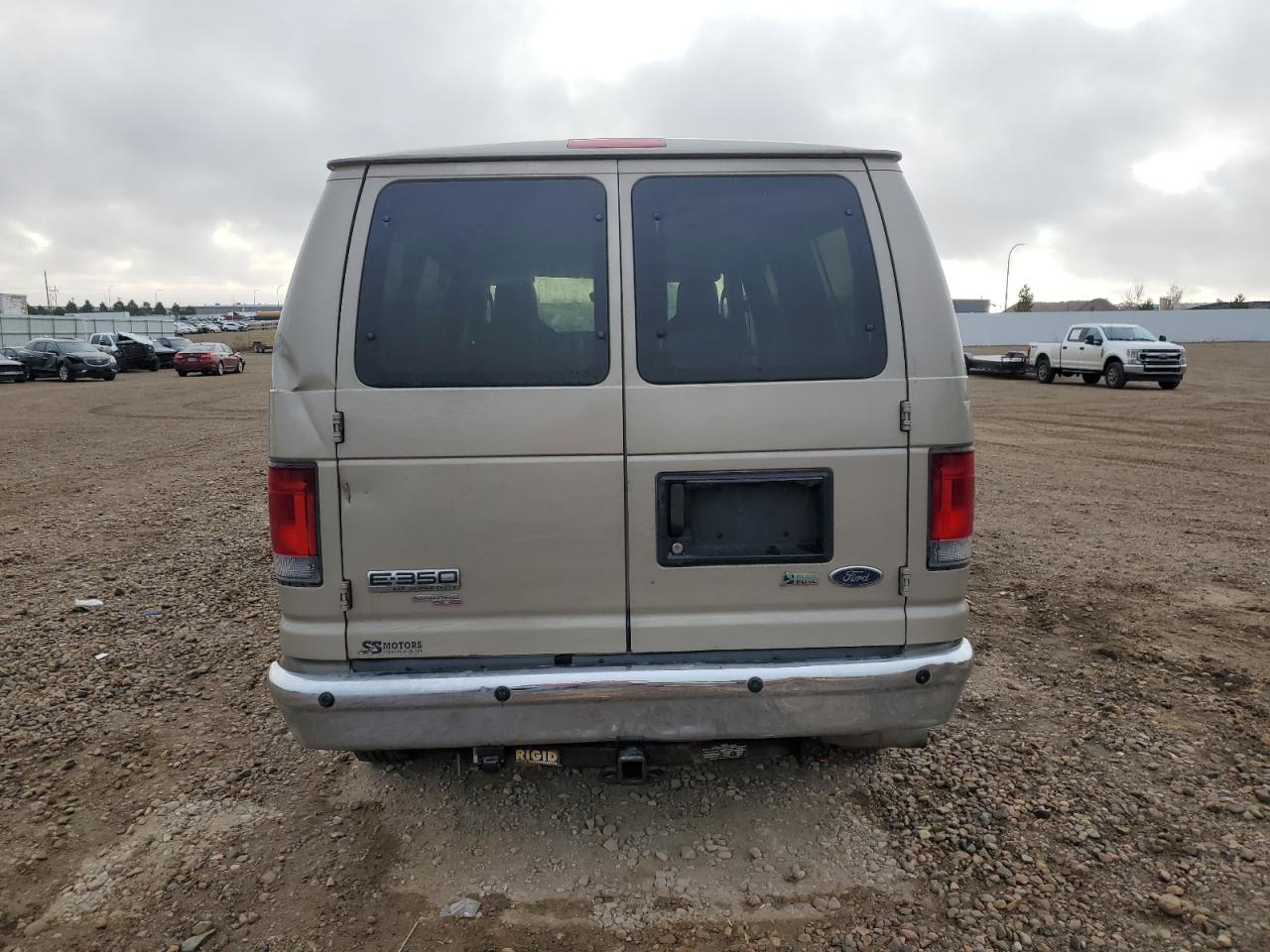 Ford Econoline E350 Super Duty Wagon