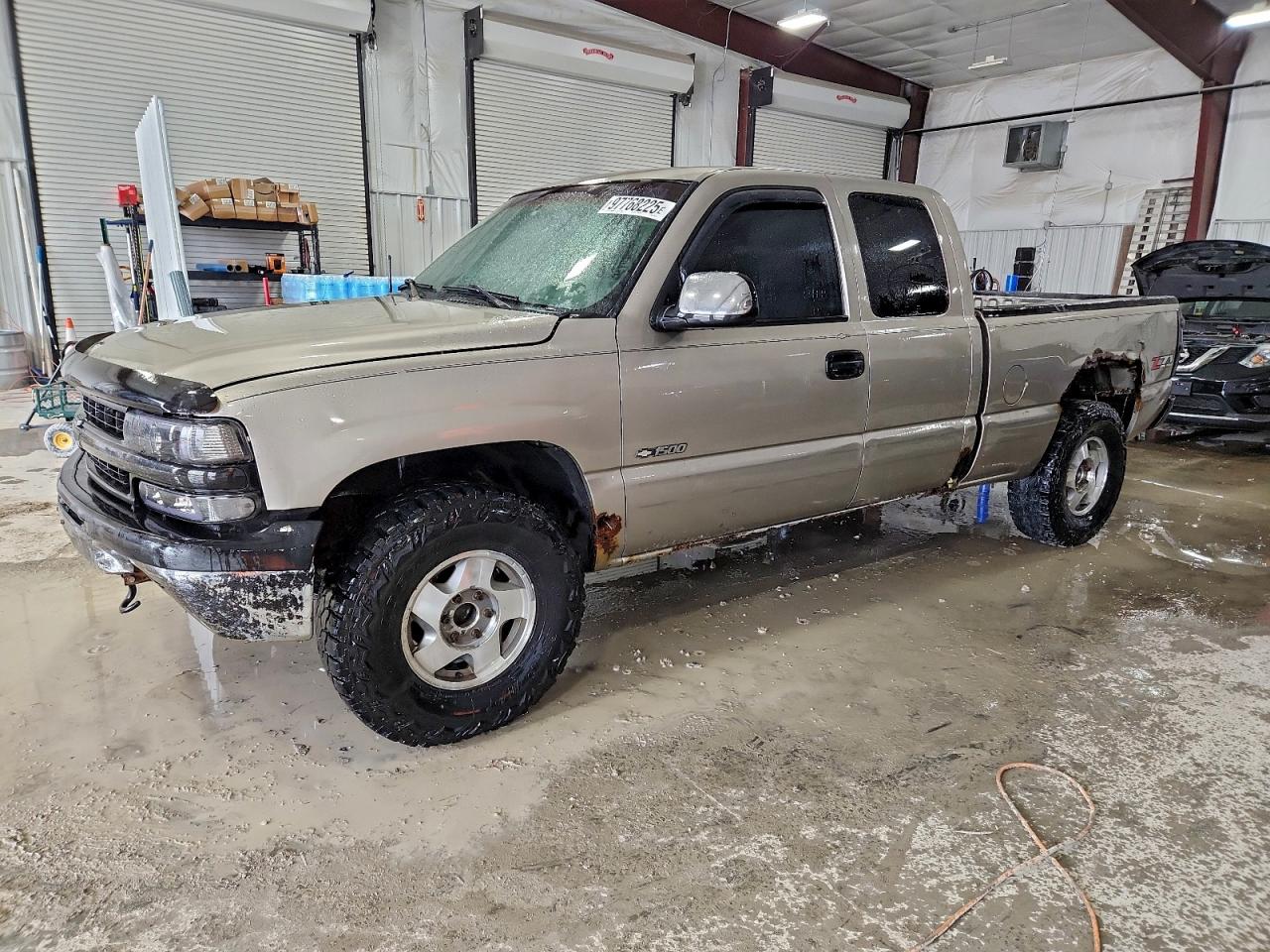Salvage Chevrolet Silverado Image
