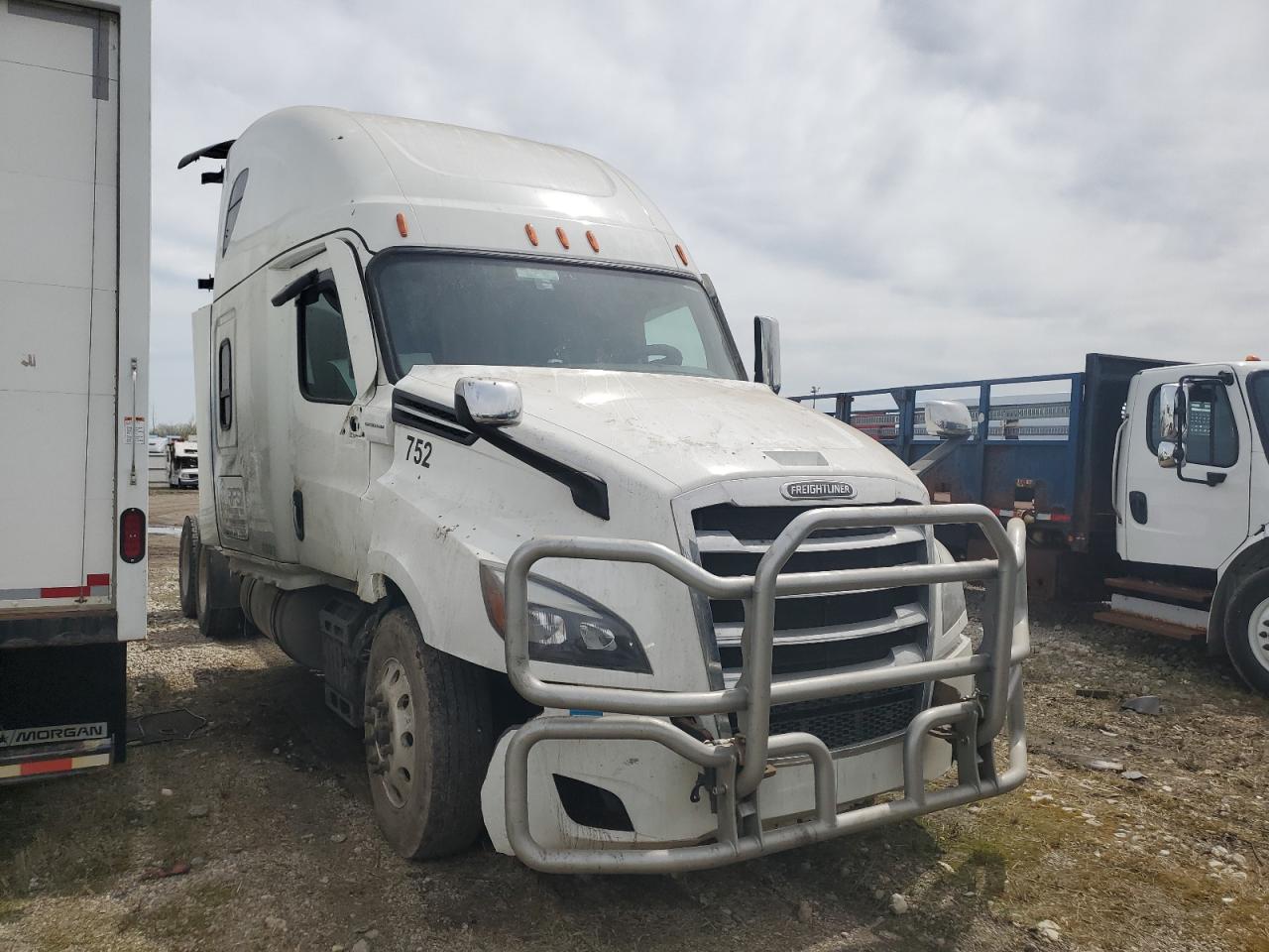 Salvage Freightliner Cascadia 126 Image