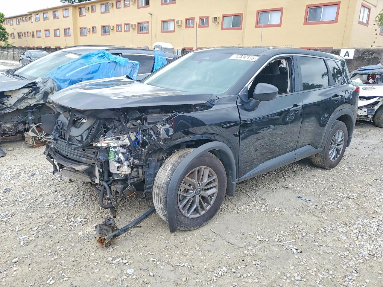 Salvage Nissan Rogue Image