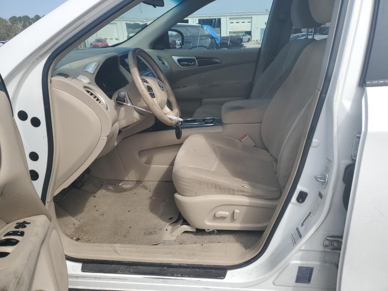 Nissan Pathfinder S