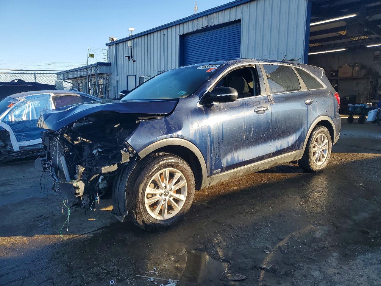 Salvage Kia Sorento Image
