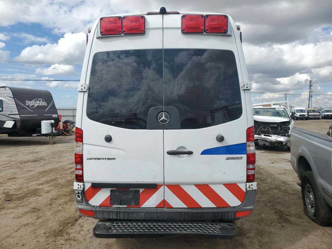 Mercedes-Benz Sprinter 2500