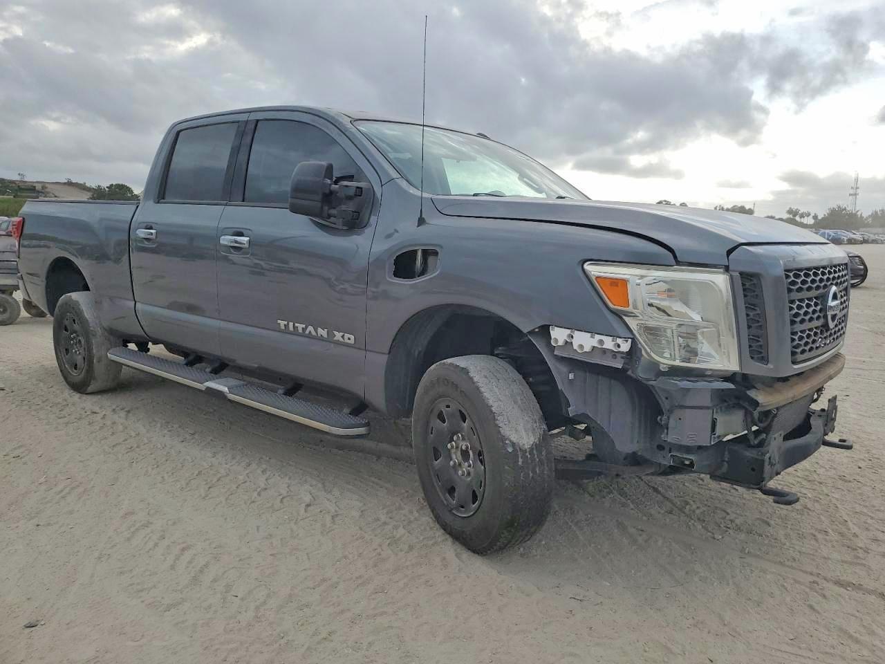 Nissan Titan S