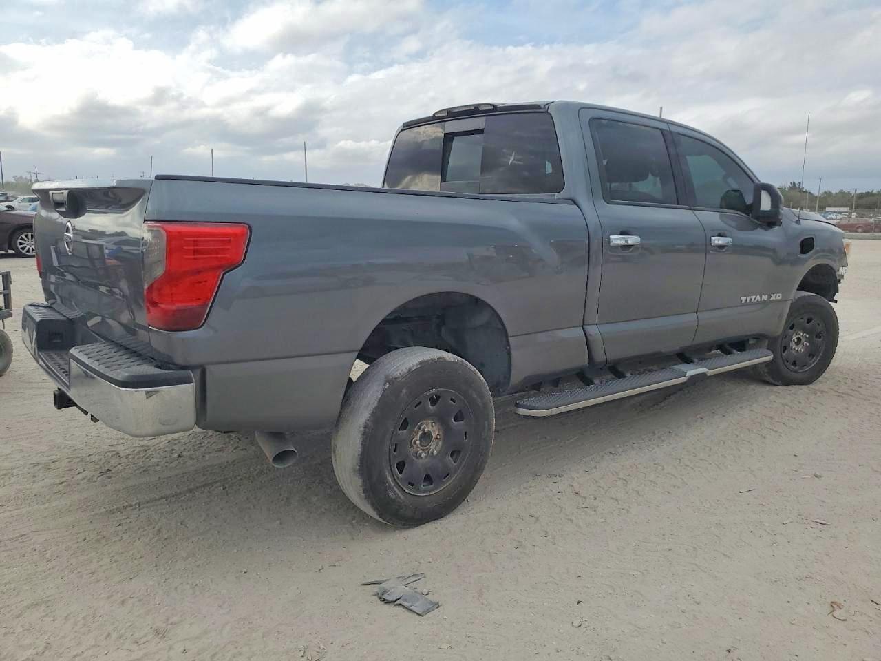 Nissan Titan S