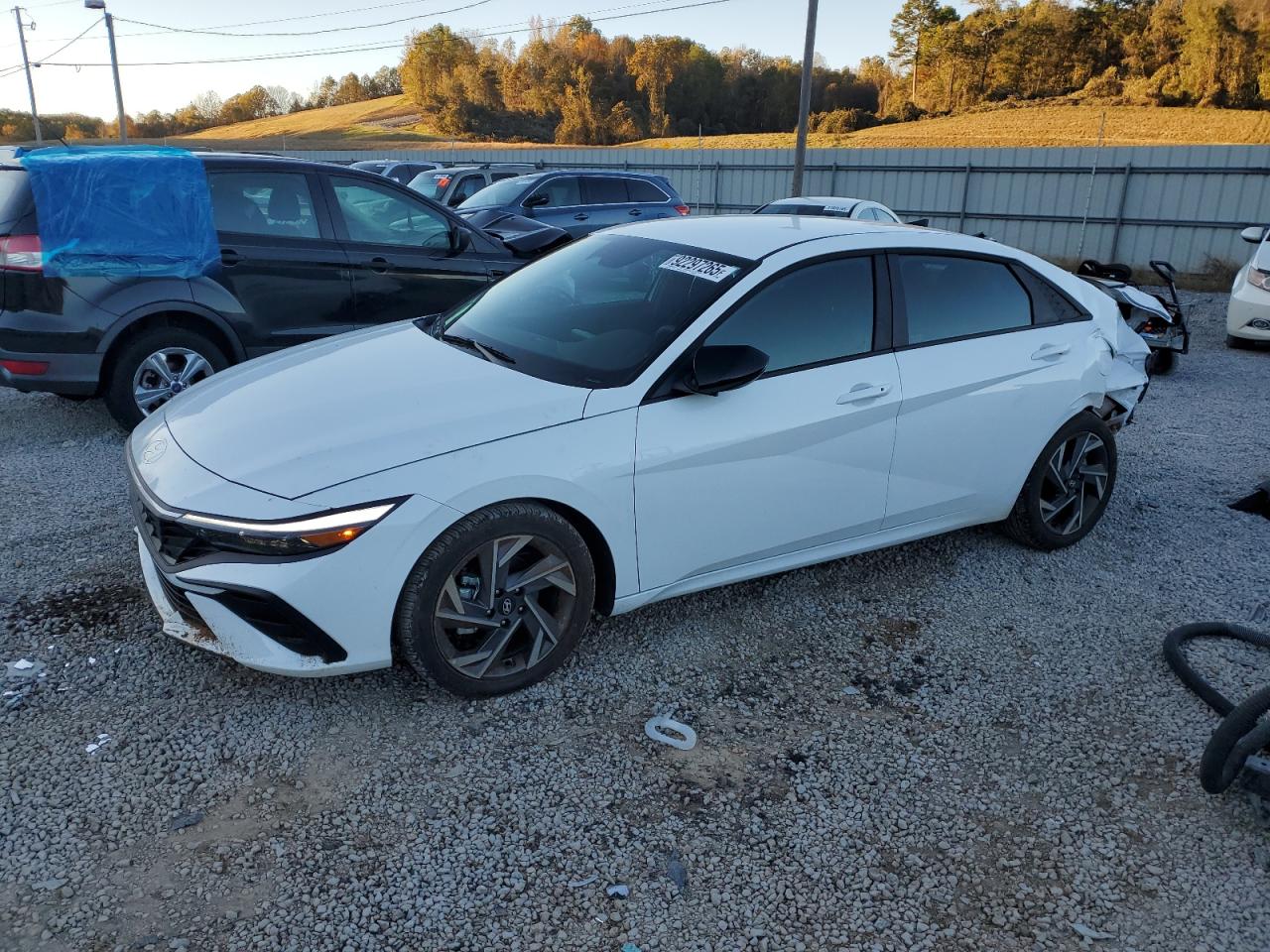 Salvage Hyundai ELANTRA Image