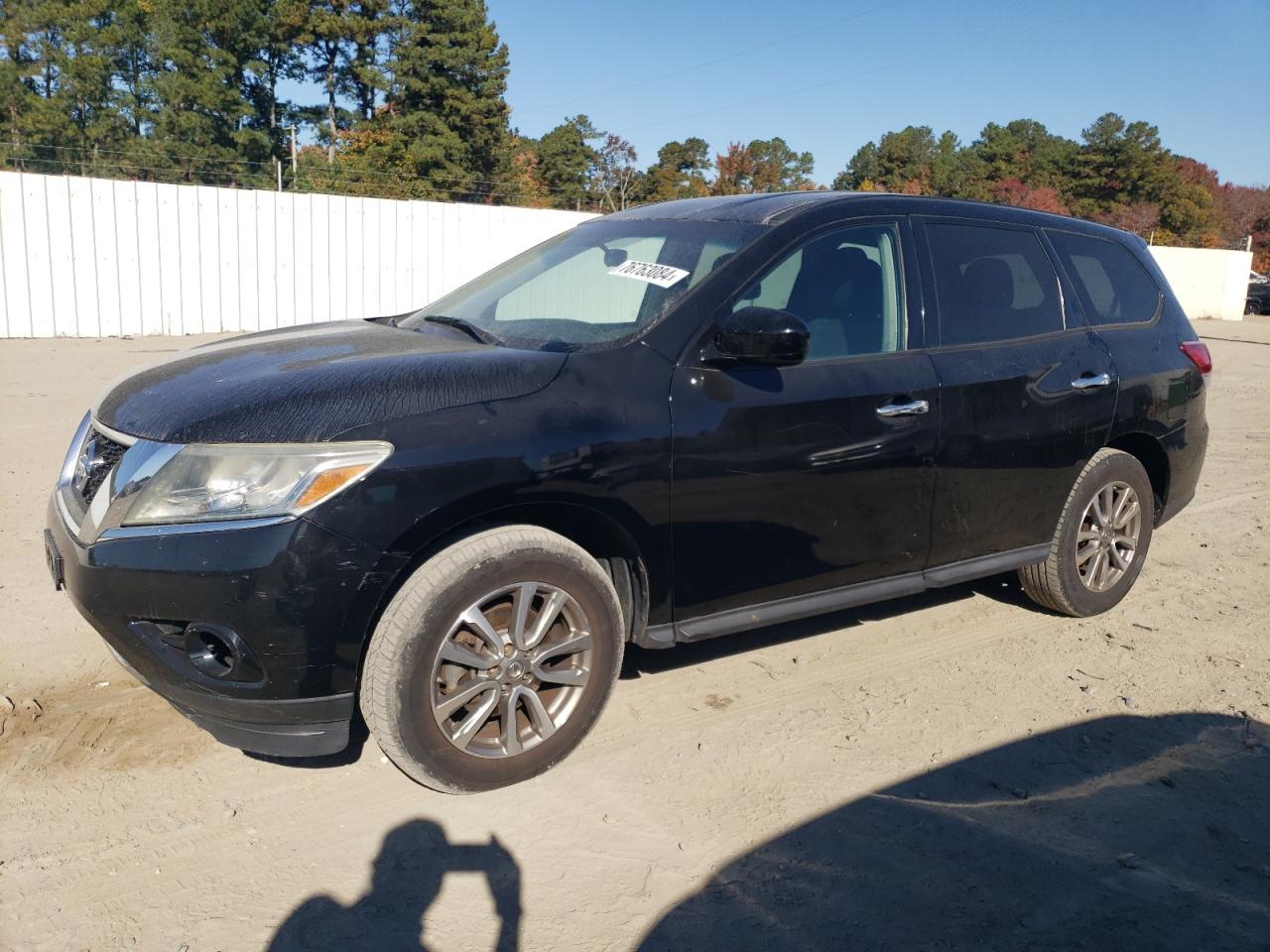 Salvage Nissan Pathfinder Image