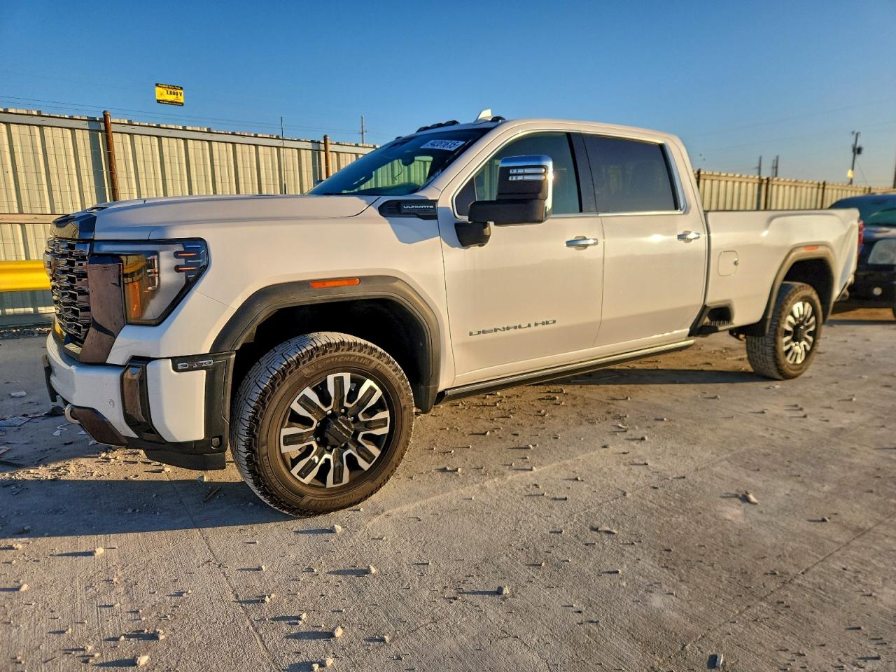 Salvage GMC Sierra Image