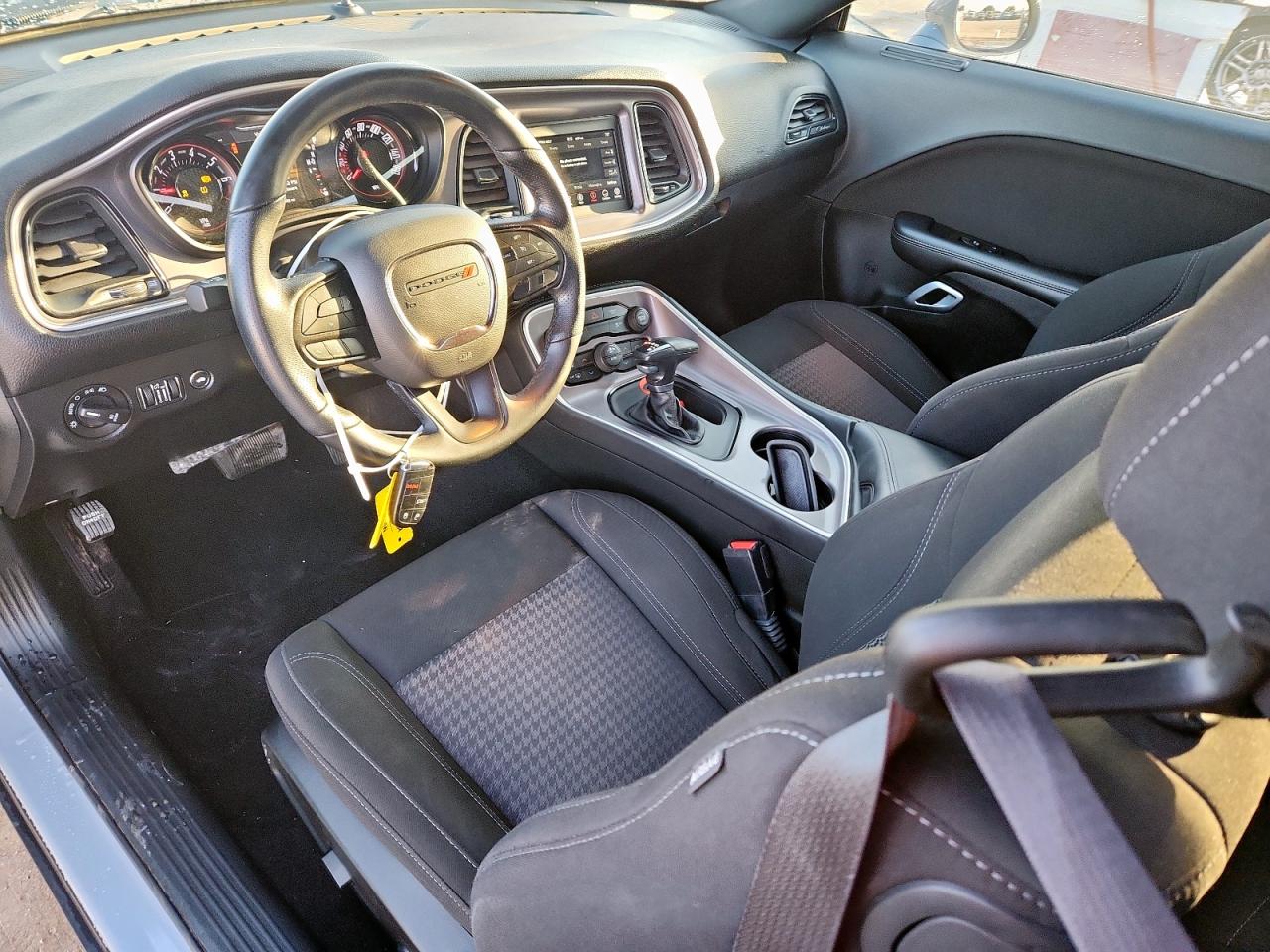 Dodge Challenger Sxt