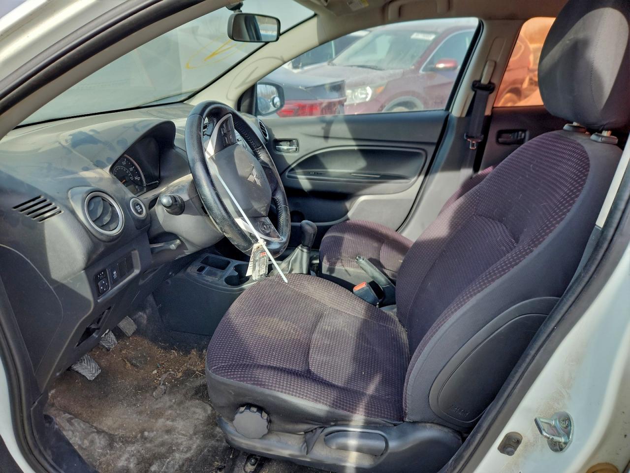 Mitsubishi Mirage Es