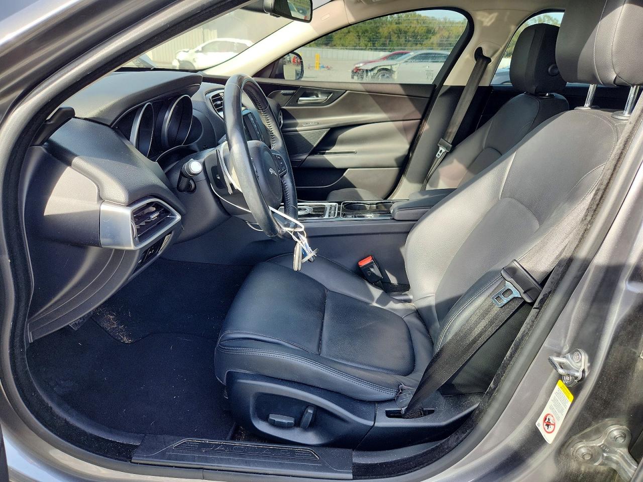 Jaguar XE Premium