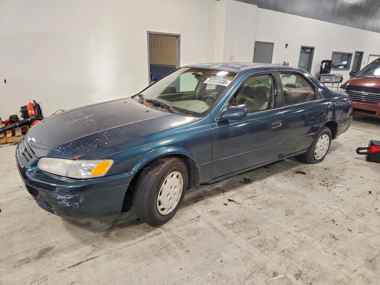 Salvage Toyota Camry Image