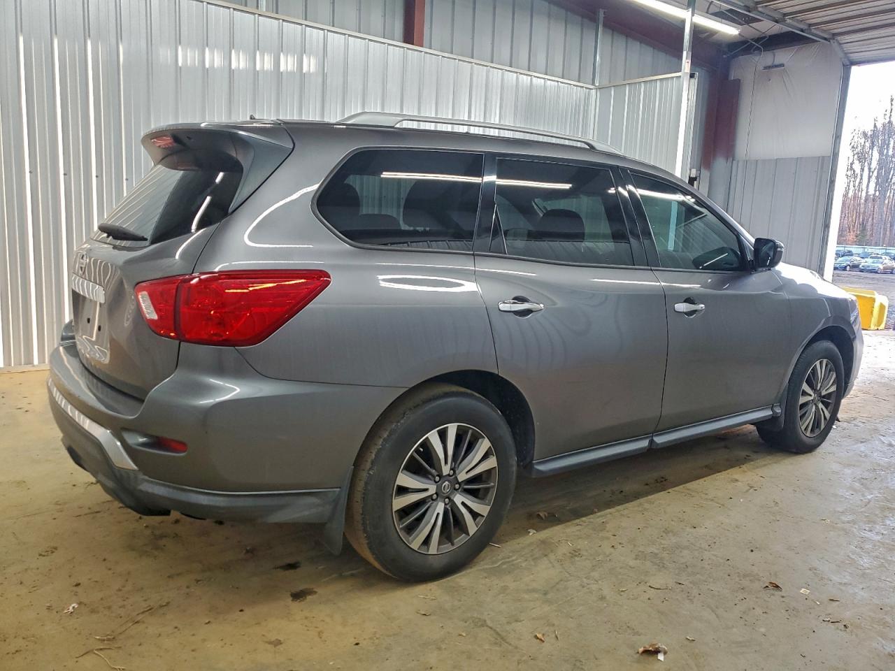 Nissan Pathfinder Sv