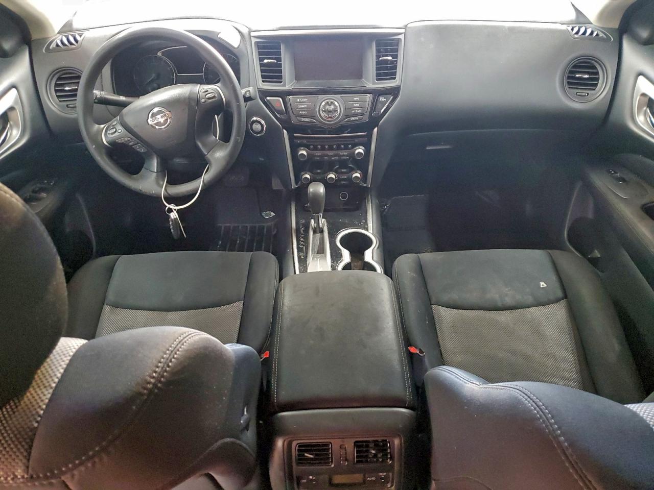 Nissan Pathfinder Sv