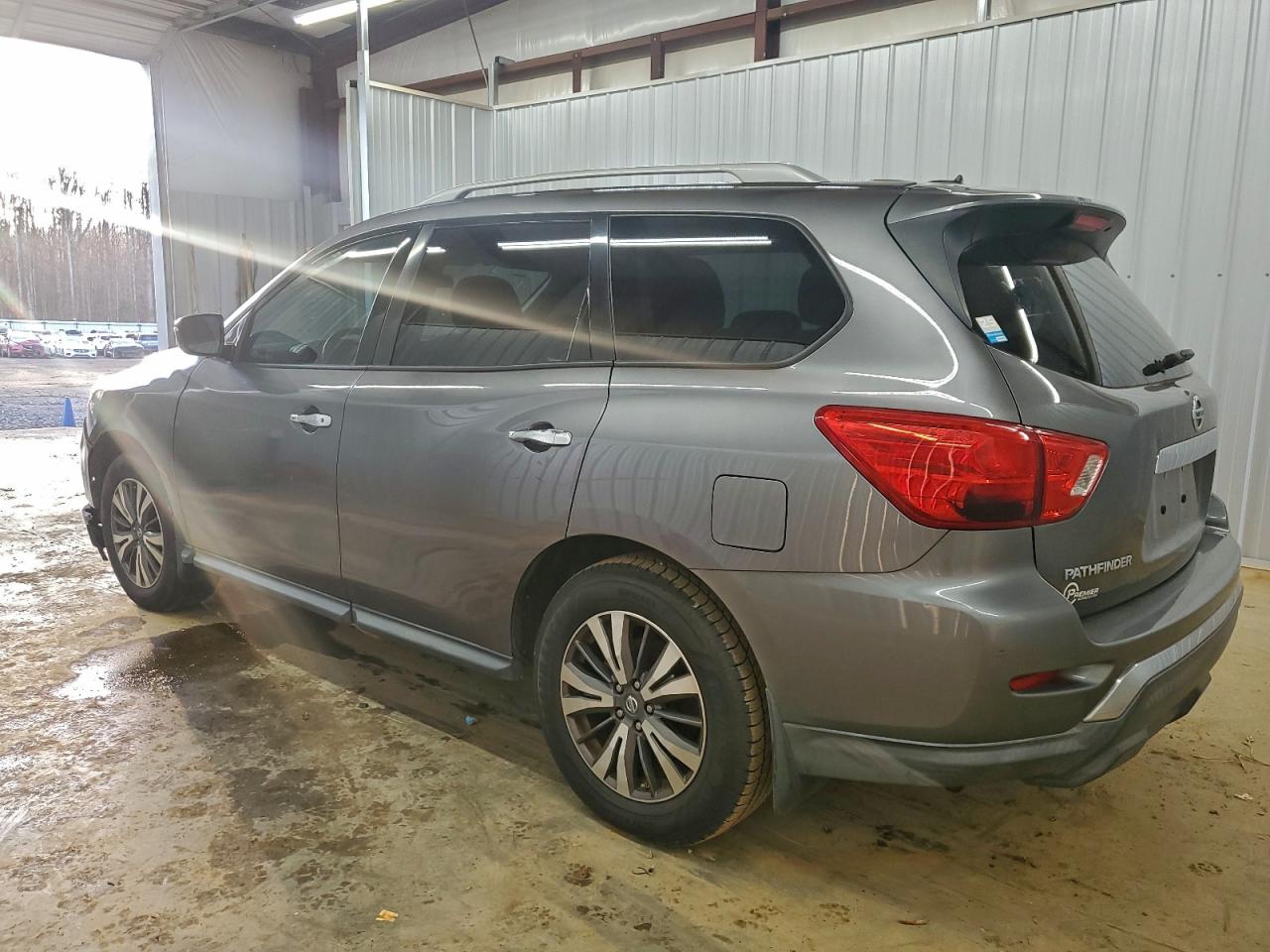 Nissan Pathfinder Sv