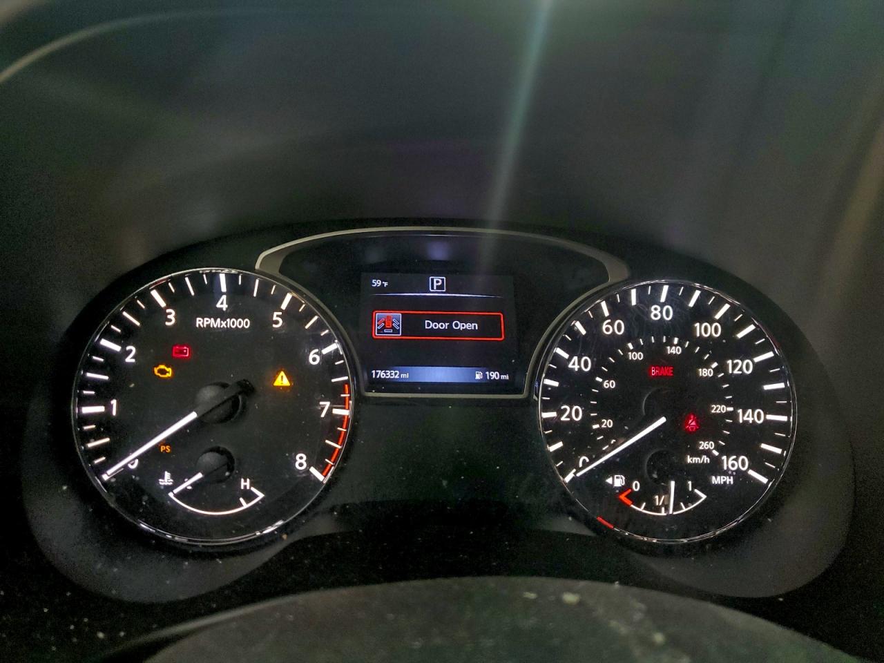 Nissan Pathfinder Sv