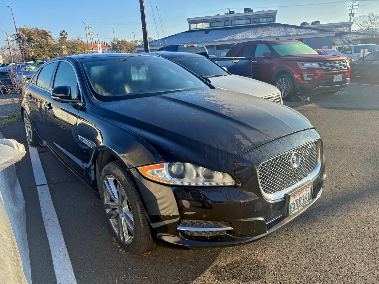 Salvage Jaguar XJ Image