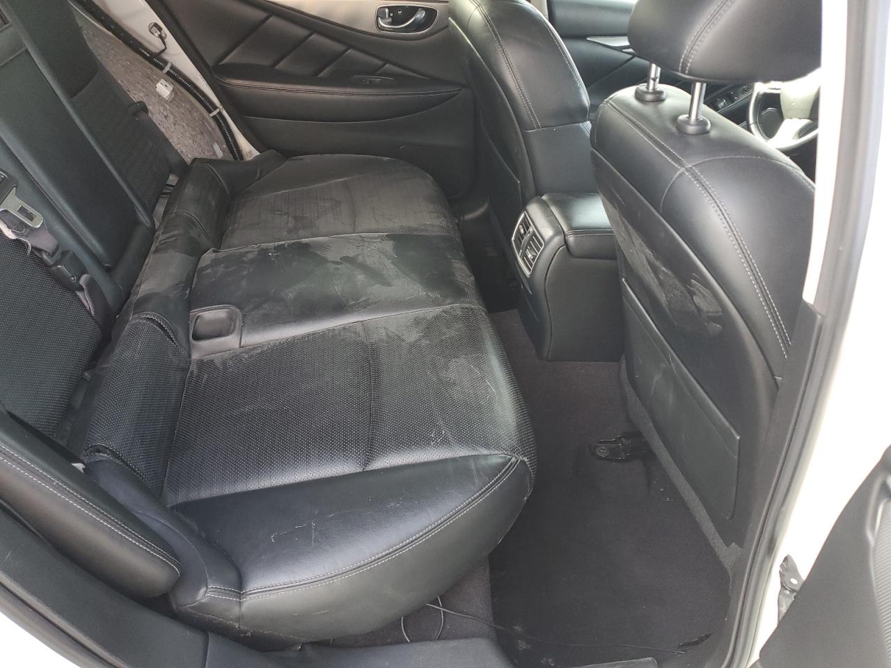 INFINITI Q50 Premium