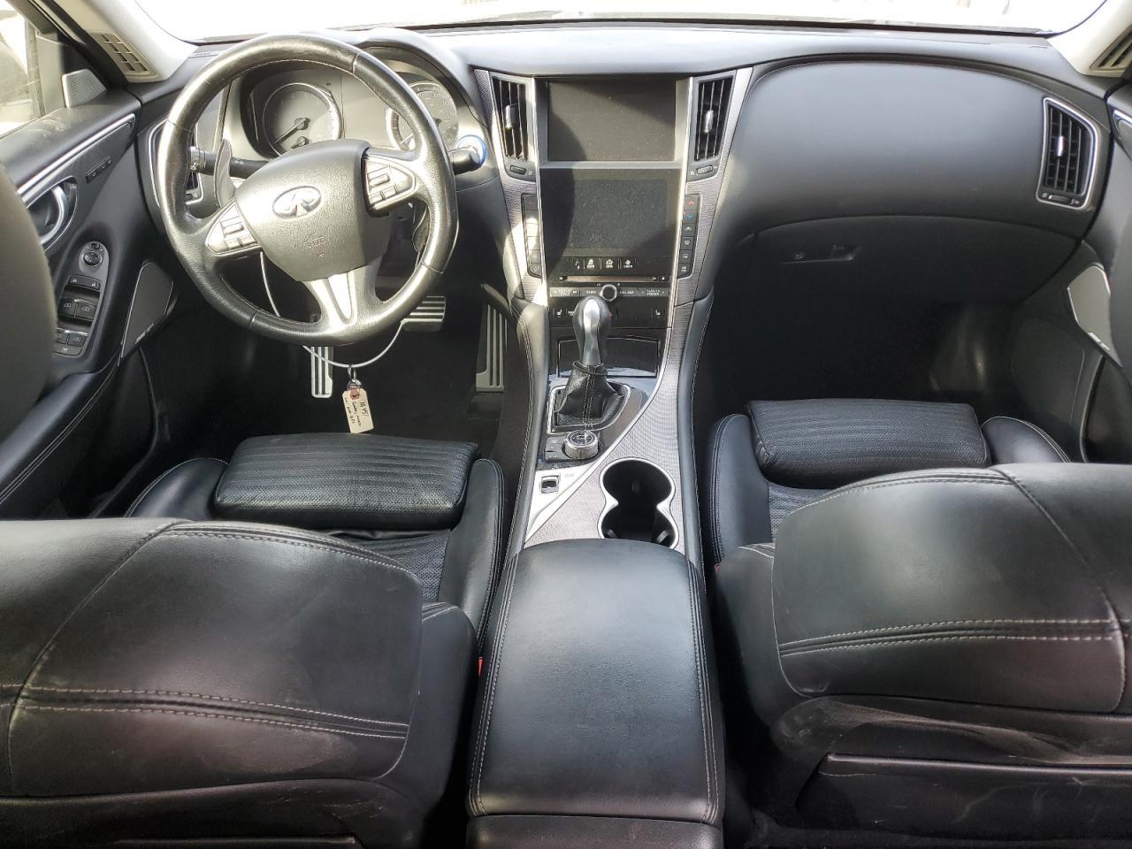 INFINITI Q50 Premium