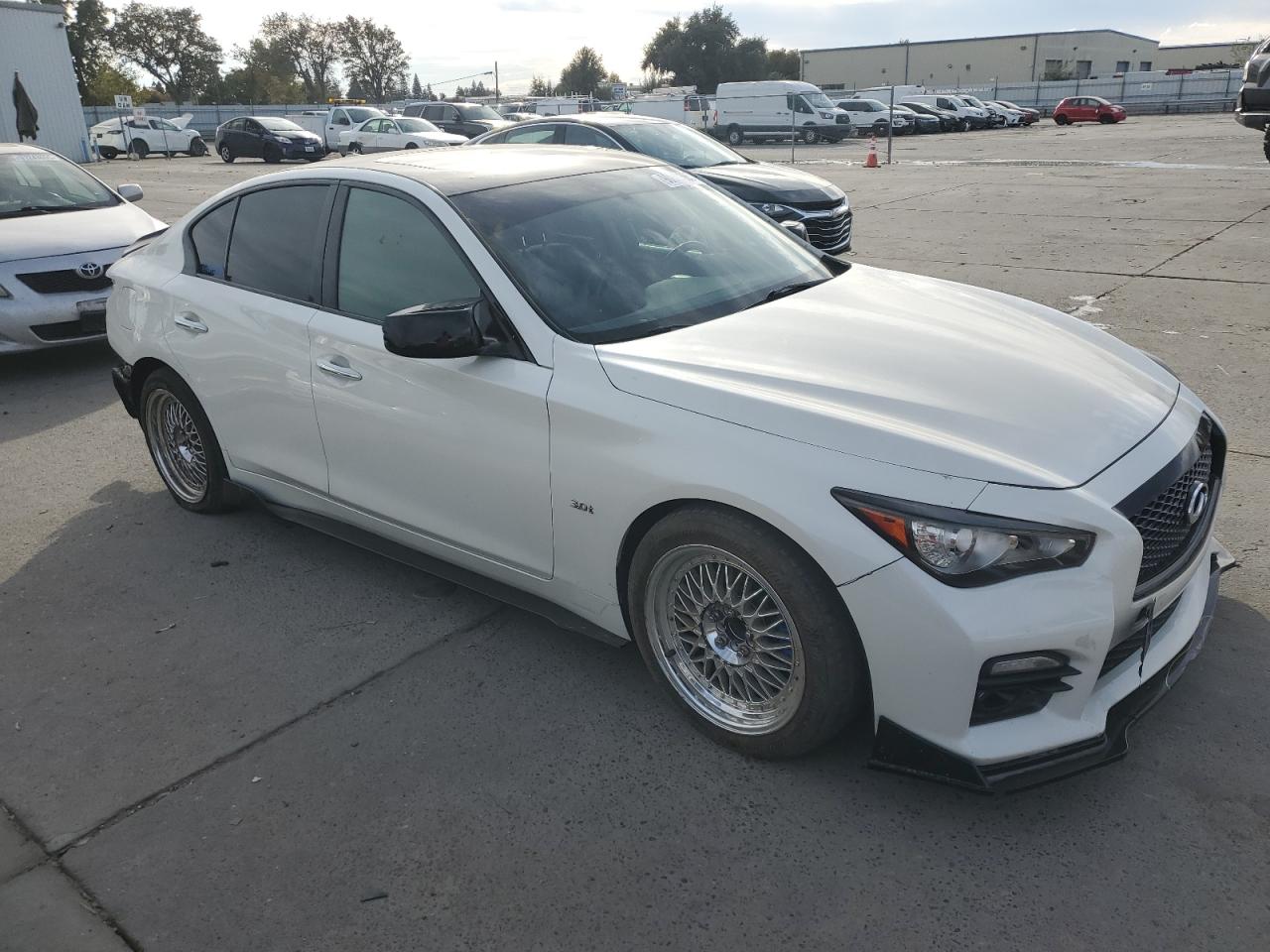 INFINITI Q50 Premium