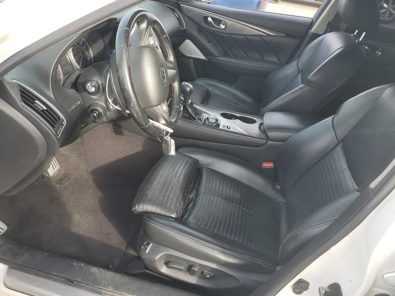 INFINITI Q50 Premium