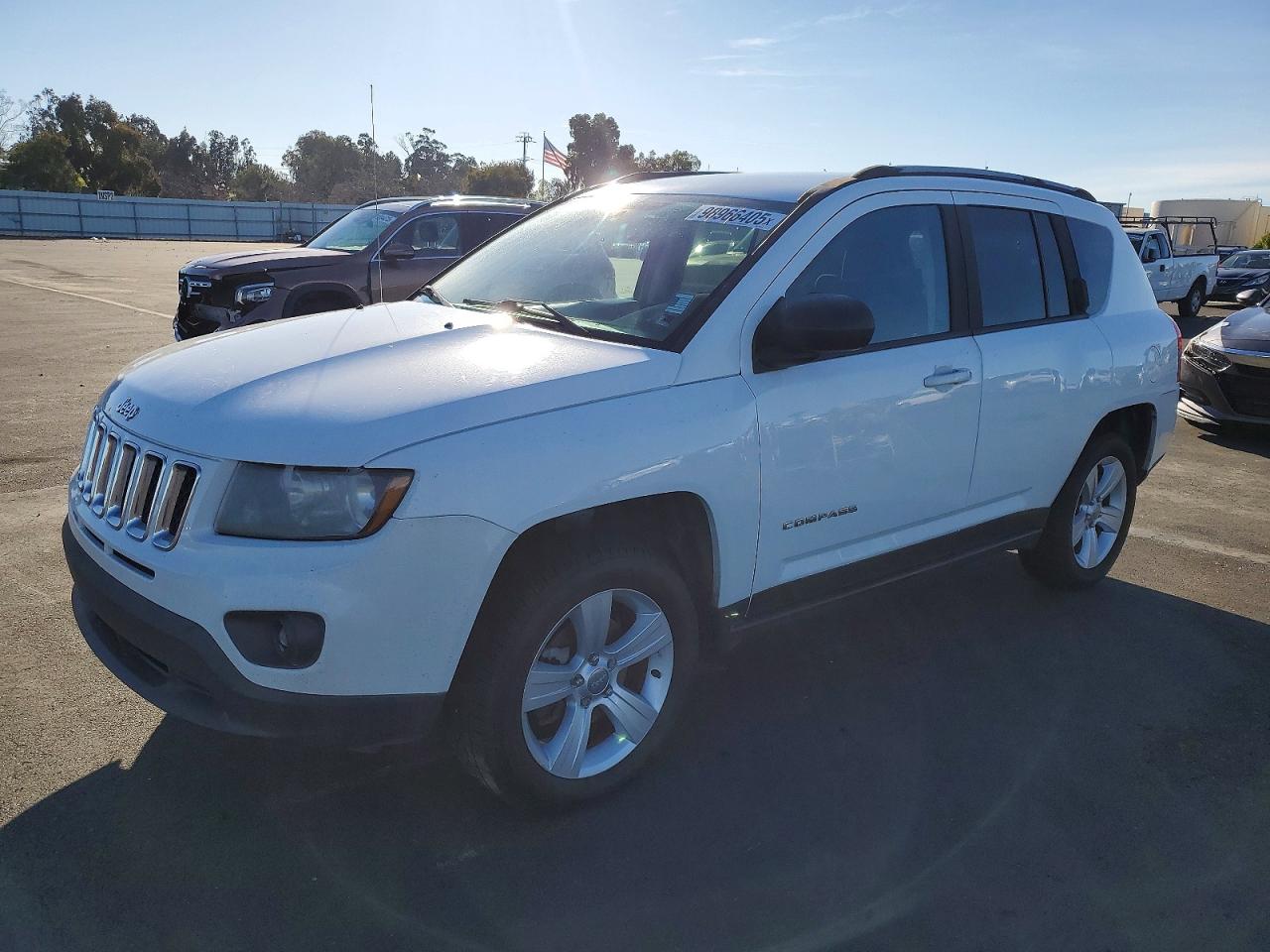 Salvage Jeep Compass Image