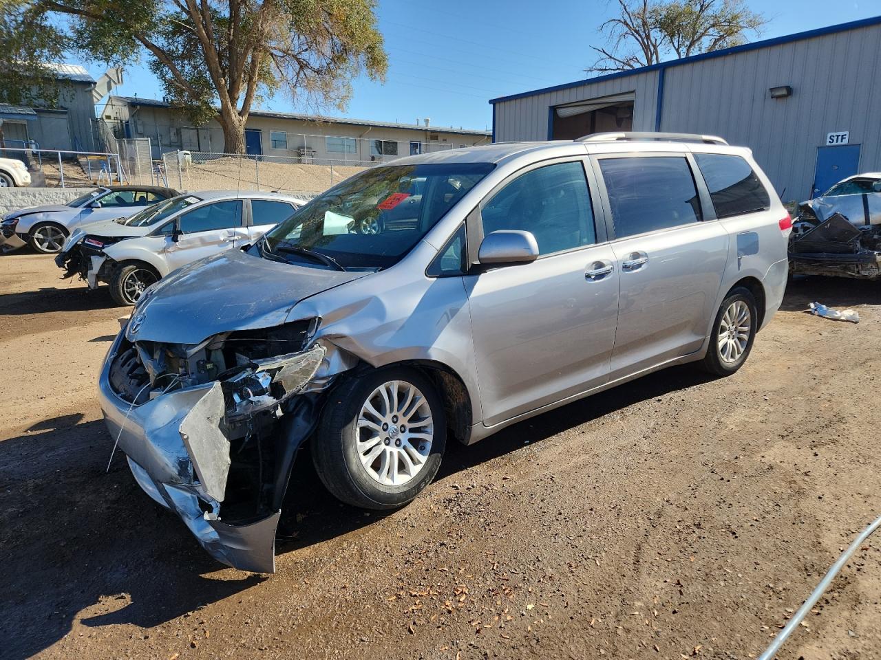 Salvage Toyota Sienna Image