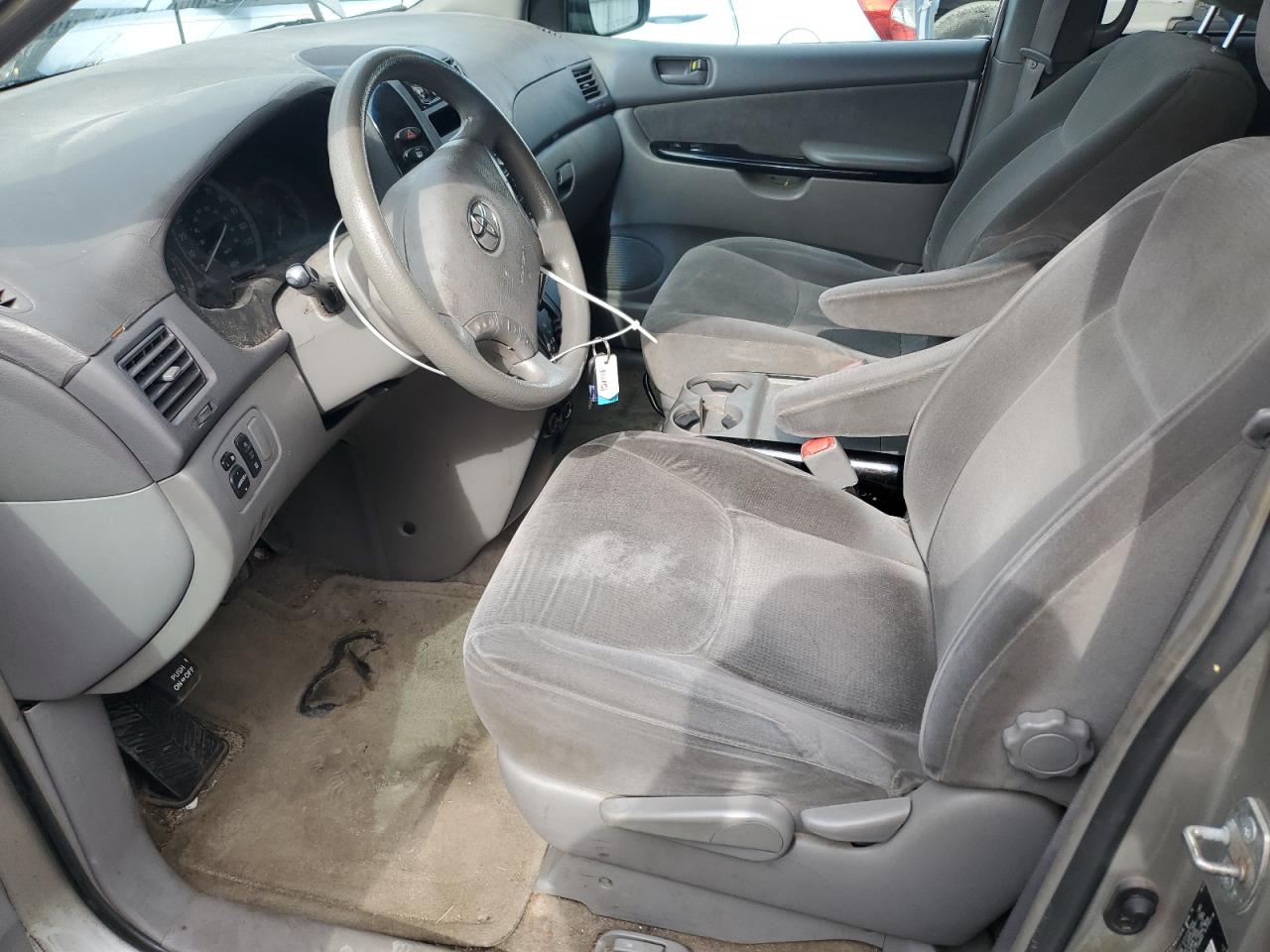 Toyota Sienna Ce